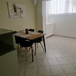 Ostanak kod kuće Mikuljan Apartments- Free Parking -5 Min By Walk To