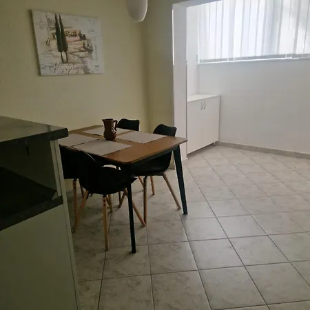 Alloggio in famiglia Mikuljan Apartments- Free Parking -5 Min By Walk To