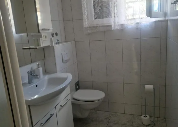 Homestay Mikuljan Apartments- Free Parking -5 Min By Walk To *