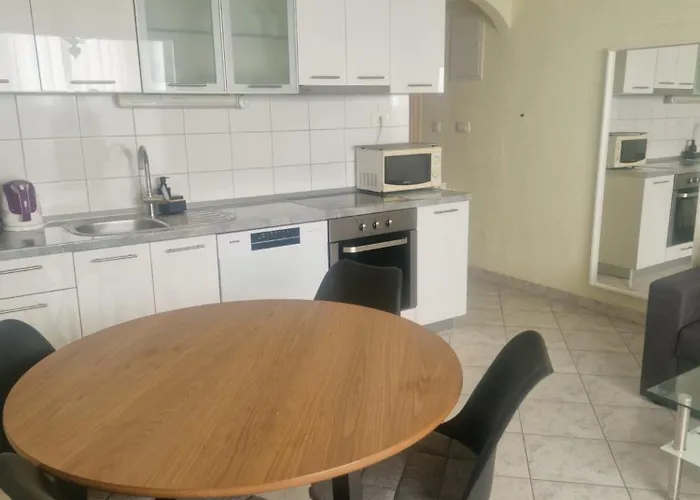 Mikuljan Apartments- Free Parking -5 Min By Walk To Homestay Split