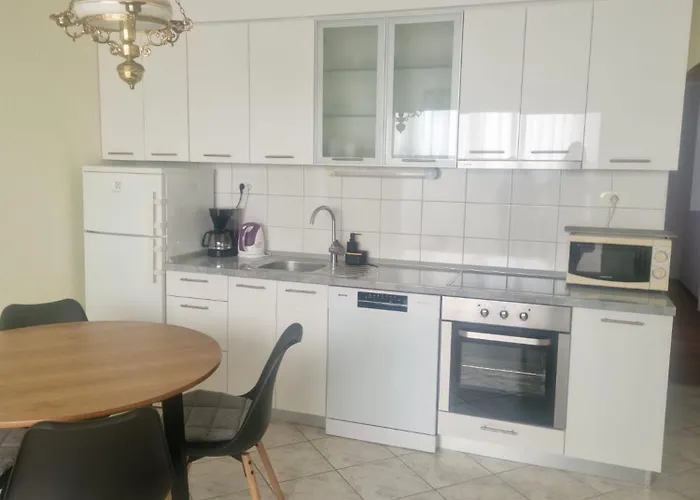 Mikuljan Apartments- Free Parking -5 Min By Walk To *