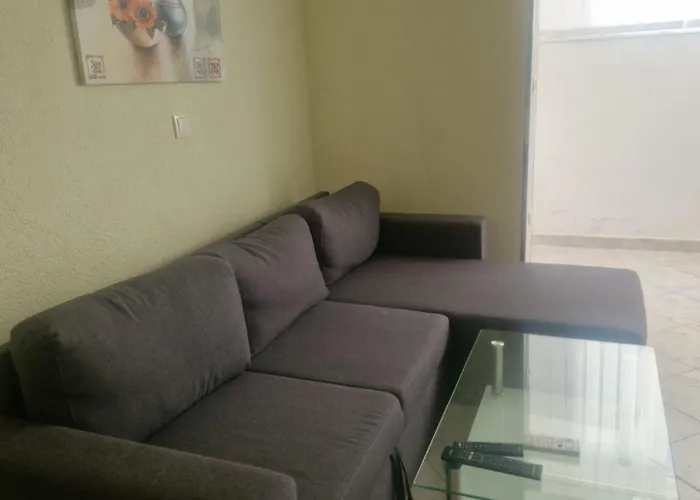 Homestay Mikuljan Apartments- Free Parking -5 Min By Walk To Split