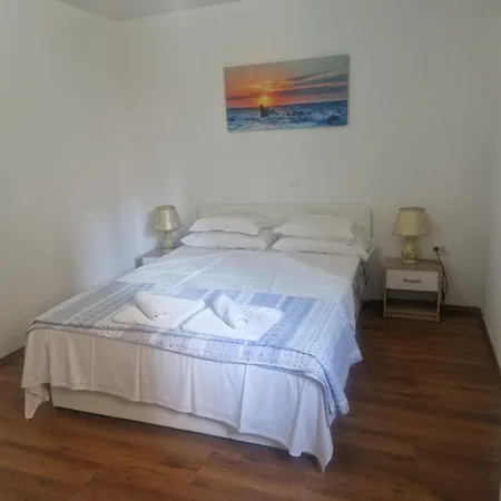 Mikuljan Apartments- Free Parking -5 Min By Walk To منزل للإقامة